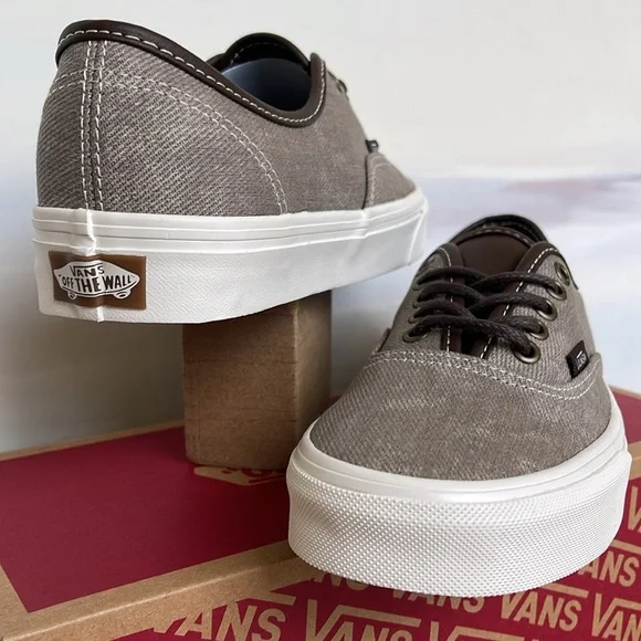 Vans Men’s Authentic
C&L Gray
VN0009PVBXC
Sneakers - Picture 8 of 16